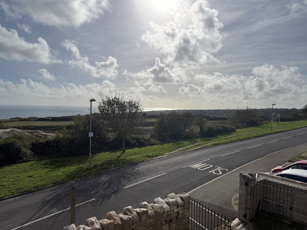 Lot: 172 - DETACHED HOUSE WITH STUNNING VIEWS - View from the third bedroom